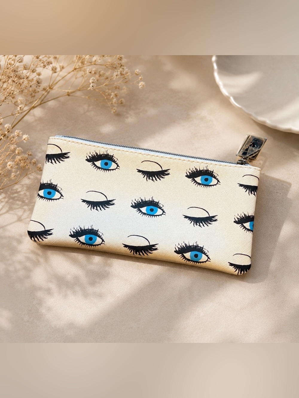 Cosmetic bag (free w/bundle)